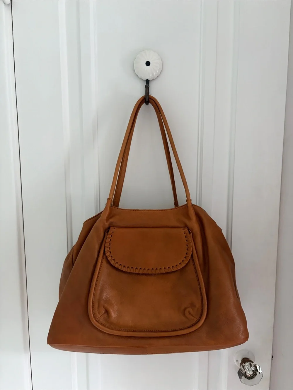 Vilenca Holland • Classic Tan Leather Handbag - Picture 1 of 9